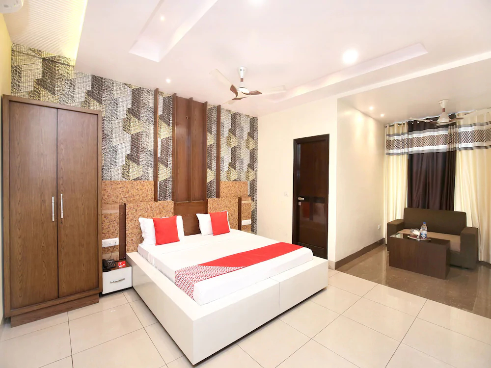 Hotel Grand M Lajjo By OYO Rooms