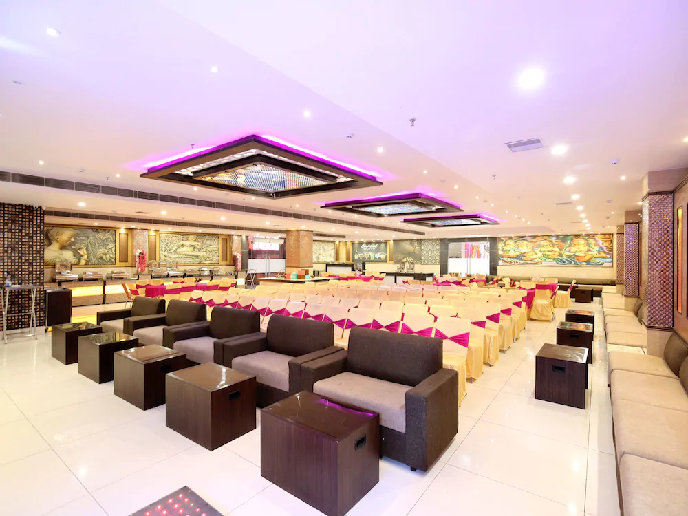 Hotel Grand M Lajjo By OYO Rooms