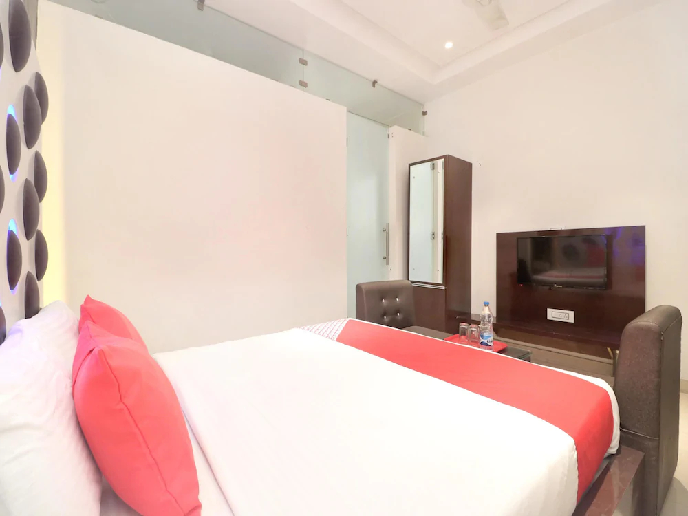 Hotel J Cruise by OYO Rooms