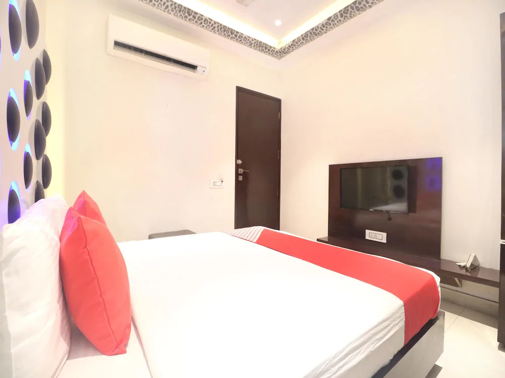 Hotel J Cruise by OYO Rooms