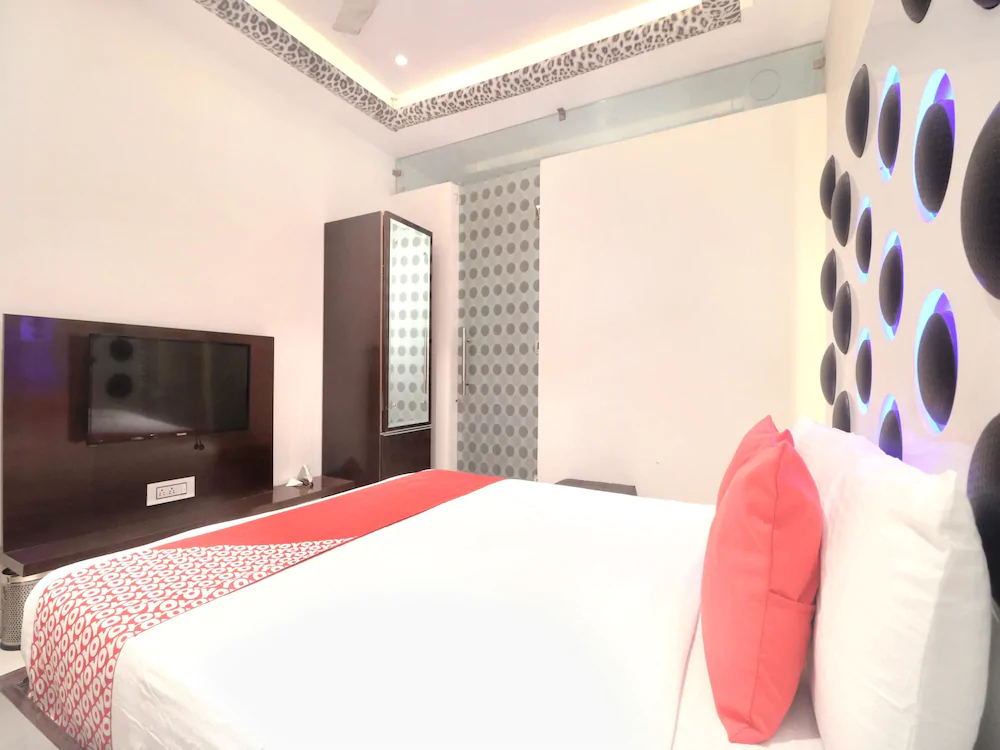 Hotel J Cruise by OYO Rooms