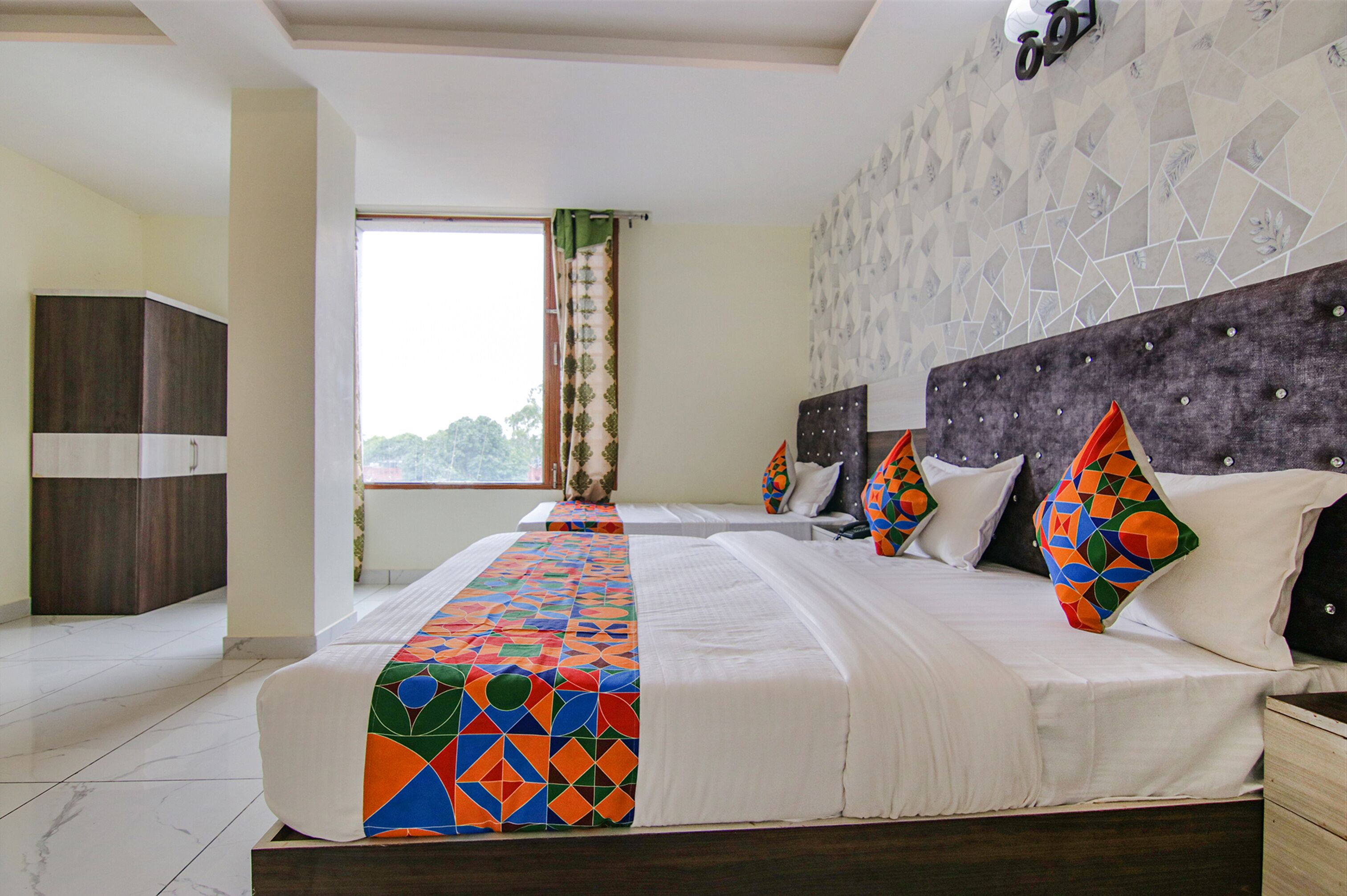 Meridian Inn By FabHotel