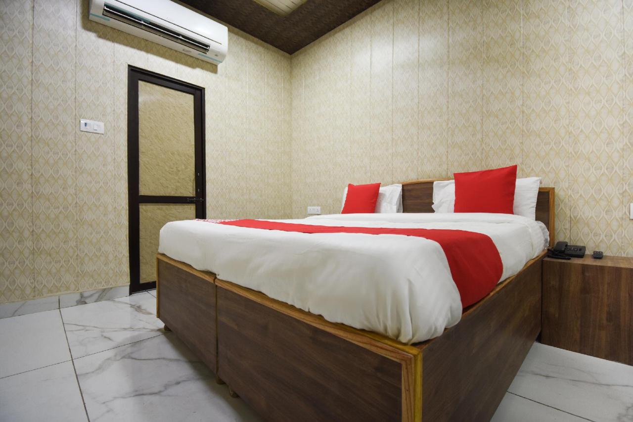 Hotel New Delhi by OYO Rooms