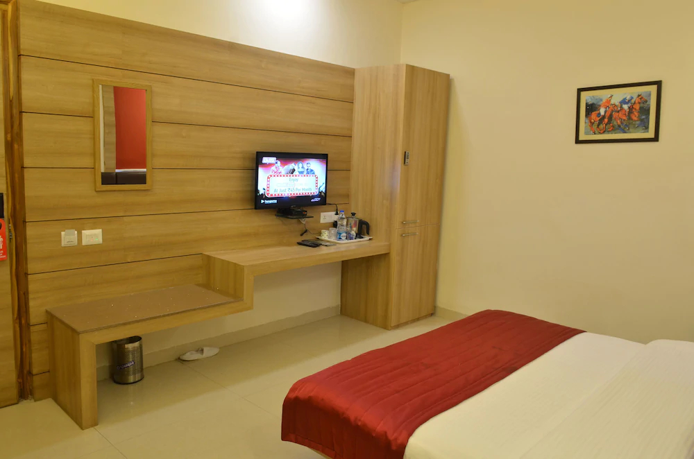 Hotel Polo Club by OYO Rooms