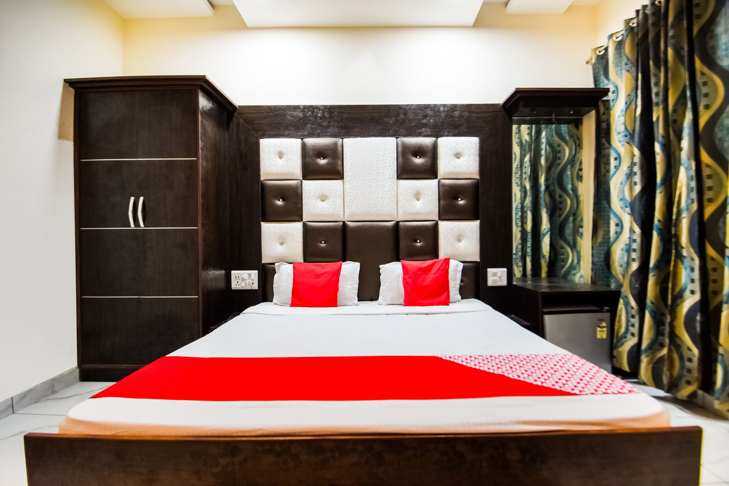 Uttam Residency by OYO Rooms