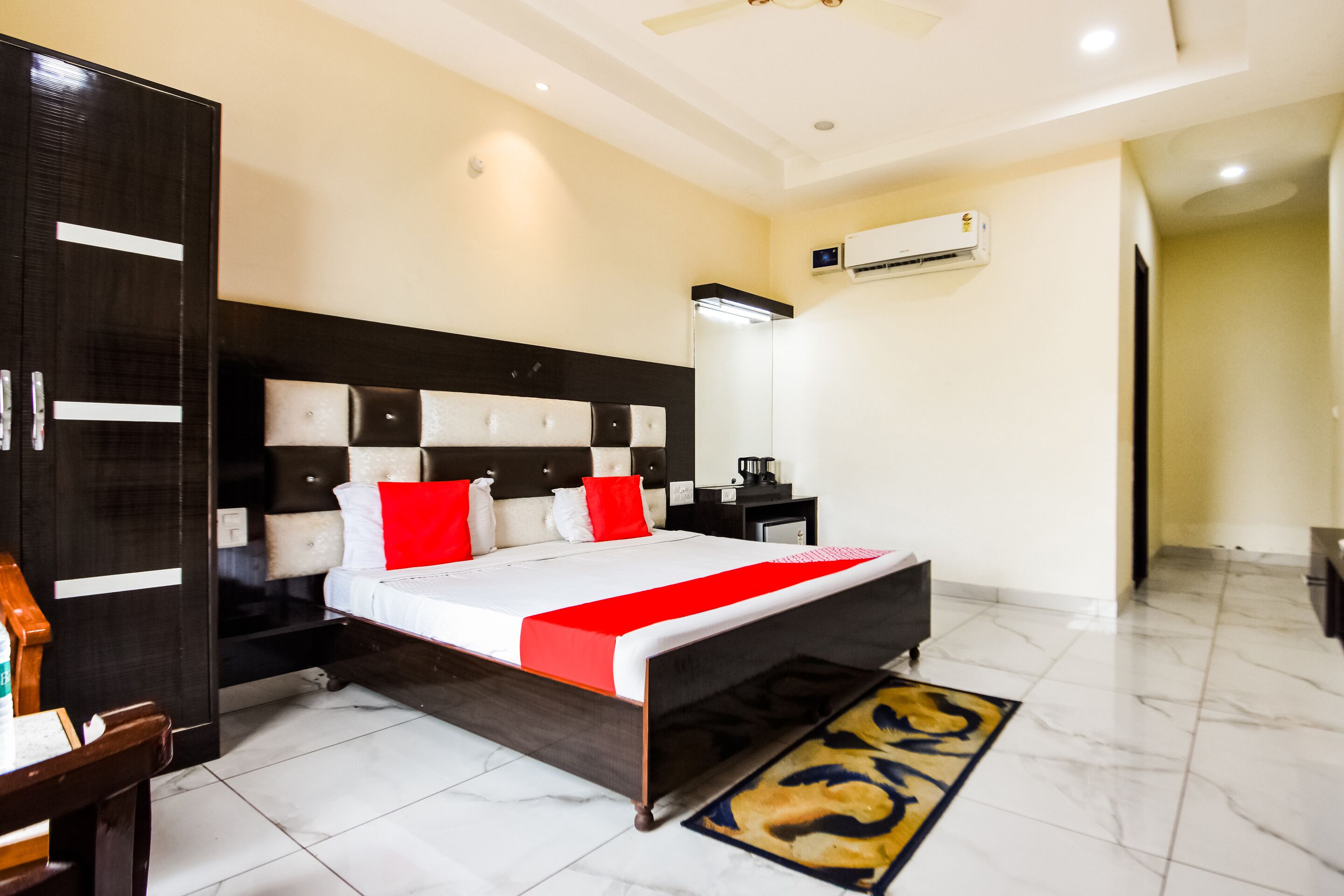 Uttam Residency by OYO Rooms