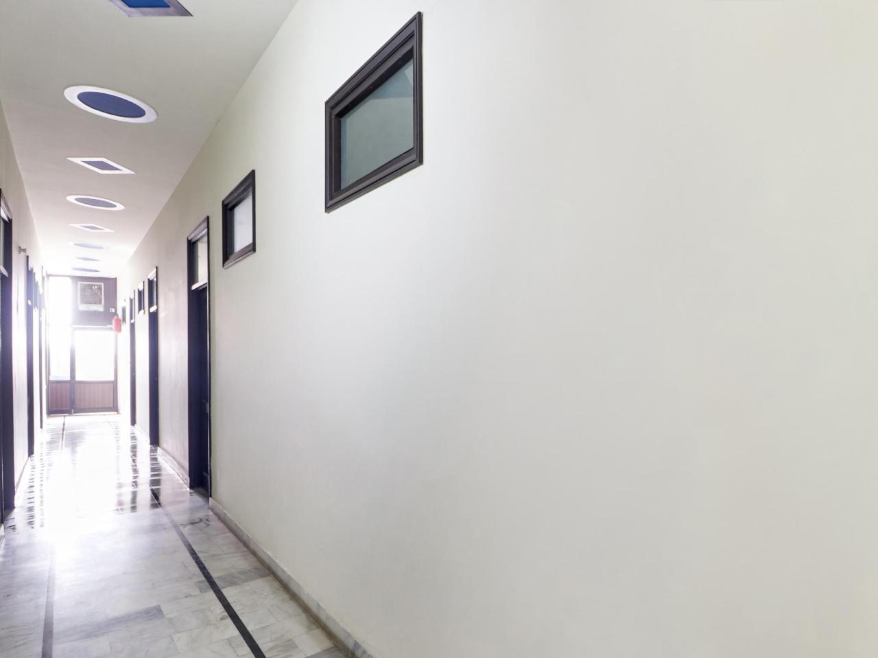 Royal Guest House by OYO Rooms