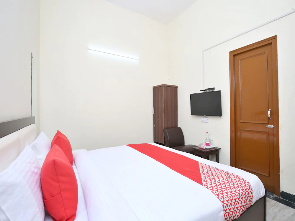 OYO 14326 Hotel D Plaza