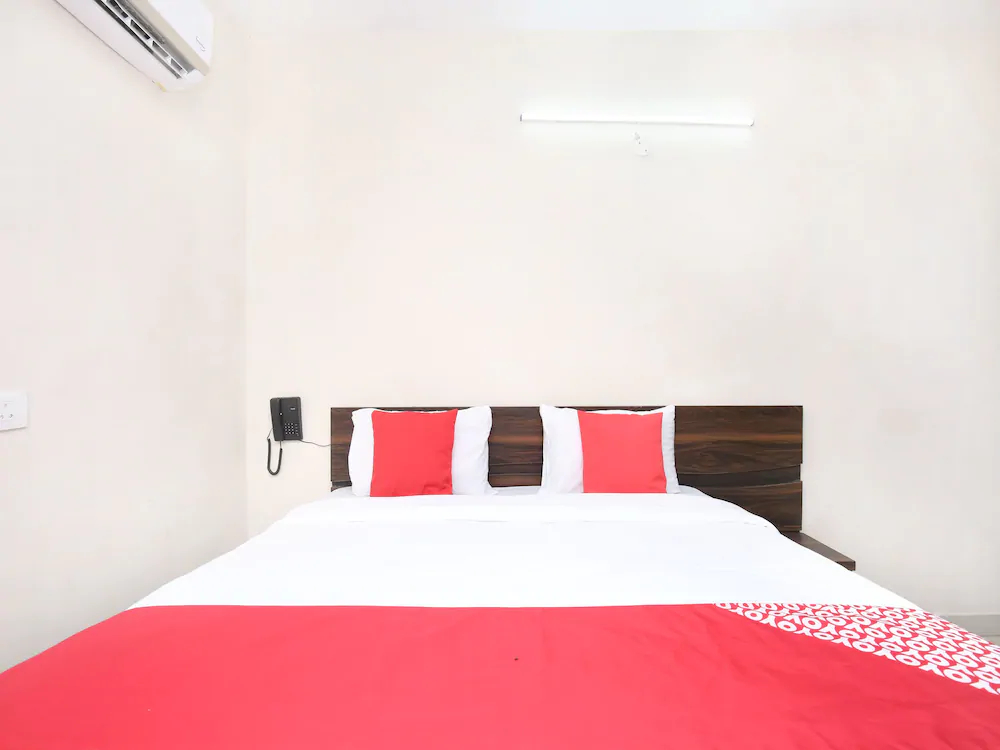 OYO 15620 Hotel Dynasty