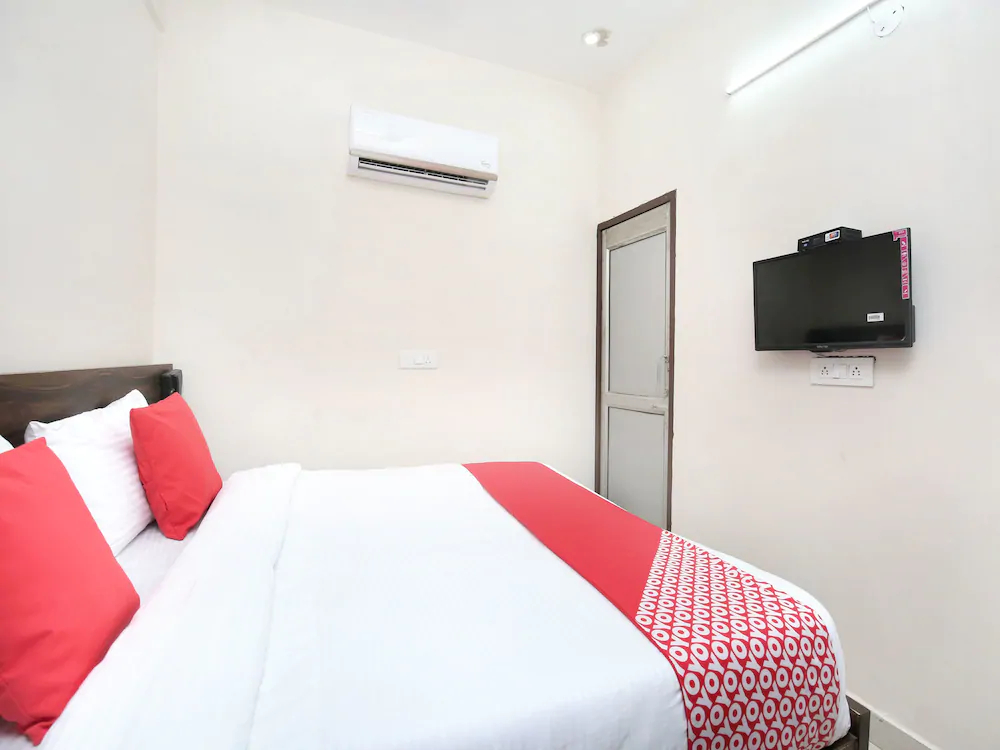 OYO 15620 Hotel Dynasty