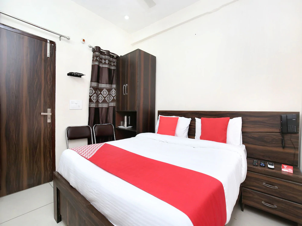 OYO 15620 Hotel Dynasty