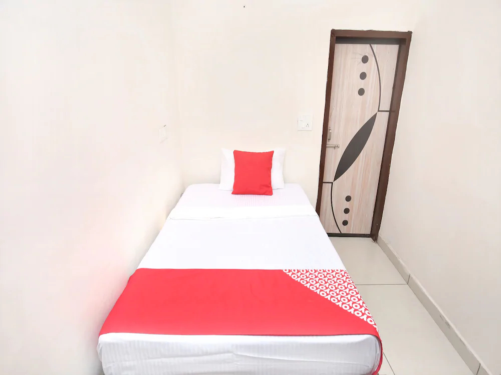 OYO 15620 Hotel Dynasty