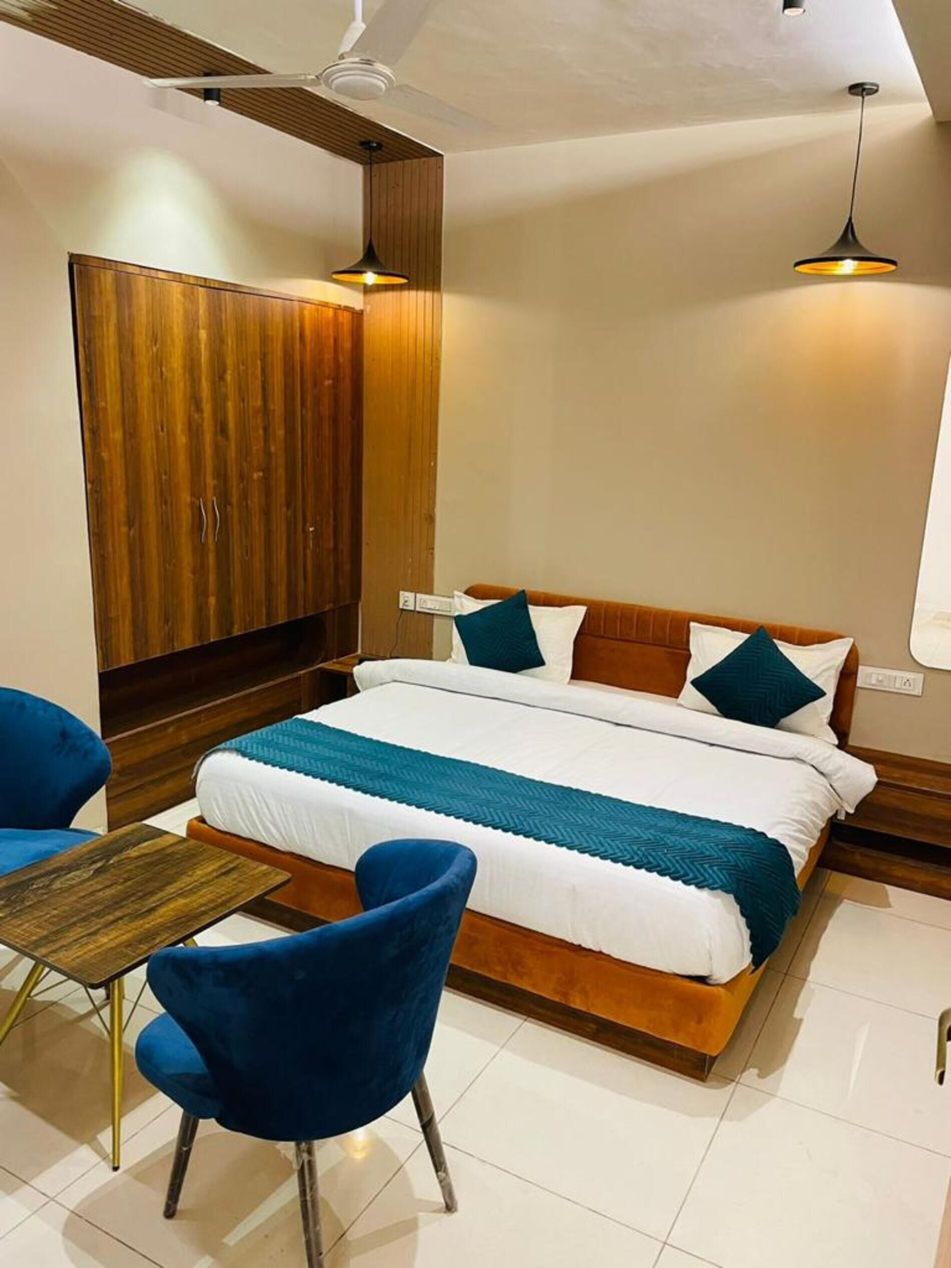 Collection O Hotel Dc Premium