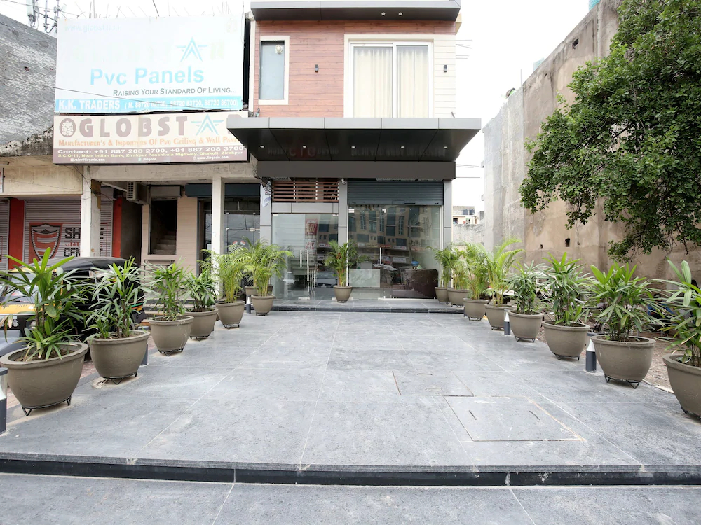 Hotel Clg Grand by OYO Rooms