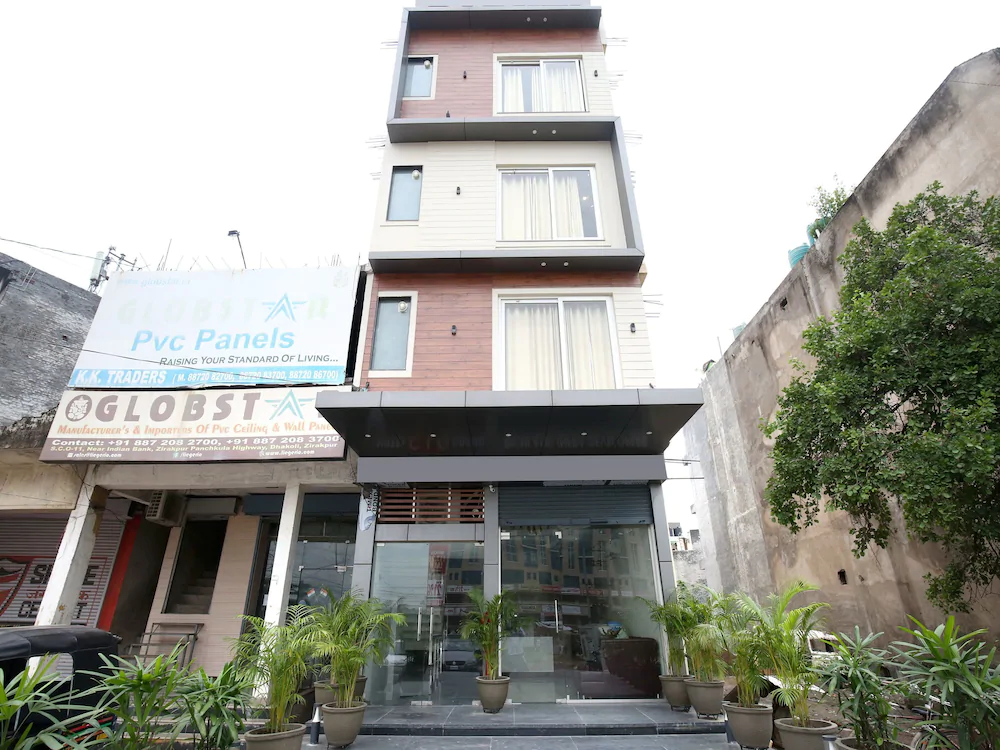 Hotel Clg Grand by OYO Rooms