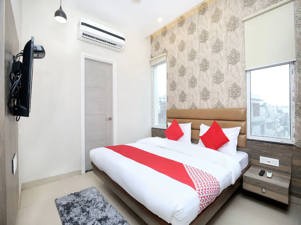 Hotel Clg Grand by OYO Rooms