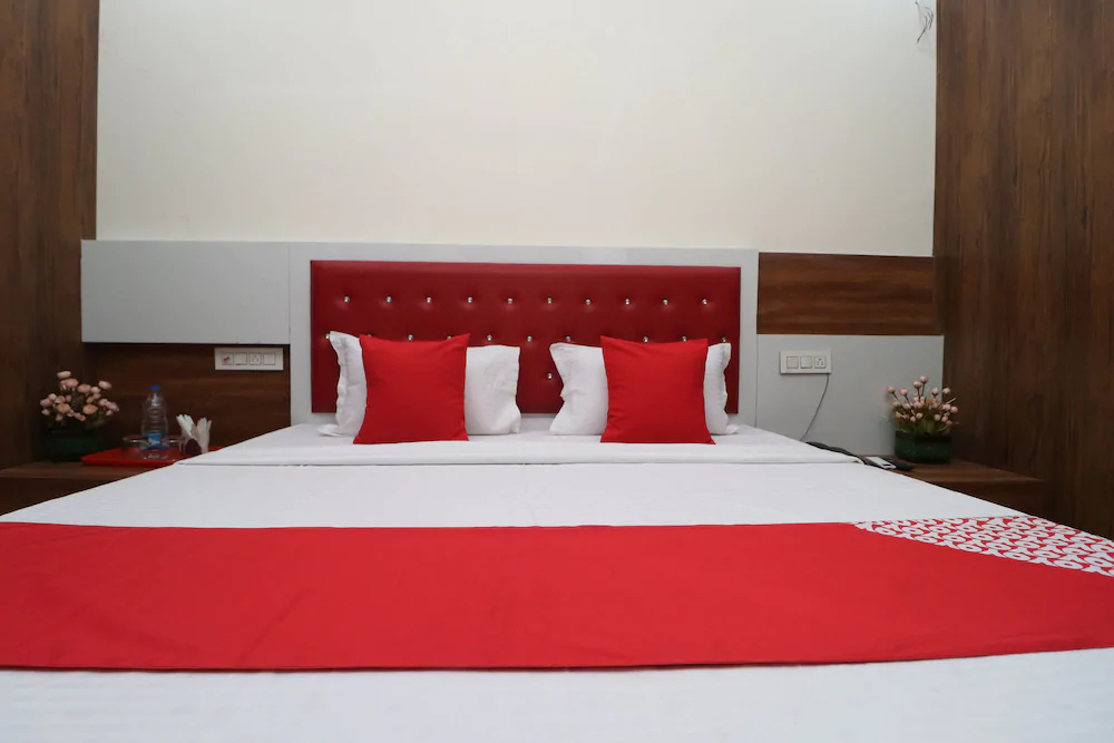 Hotel J&B By OYO Rooms