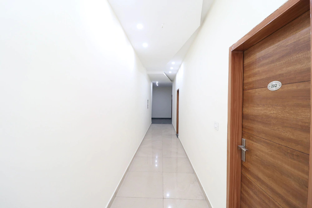 Hotel J&B By OYO Rooms