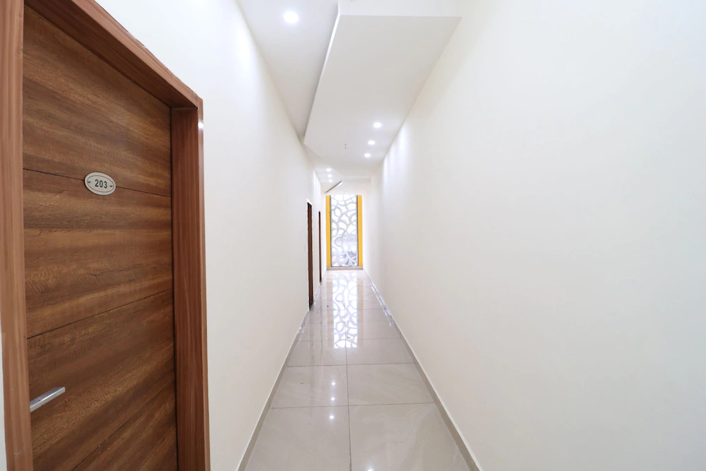 Hotel J&B By OYO Rooms