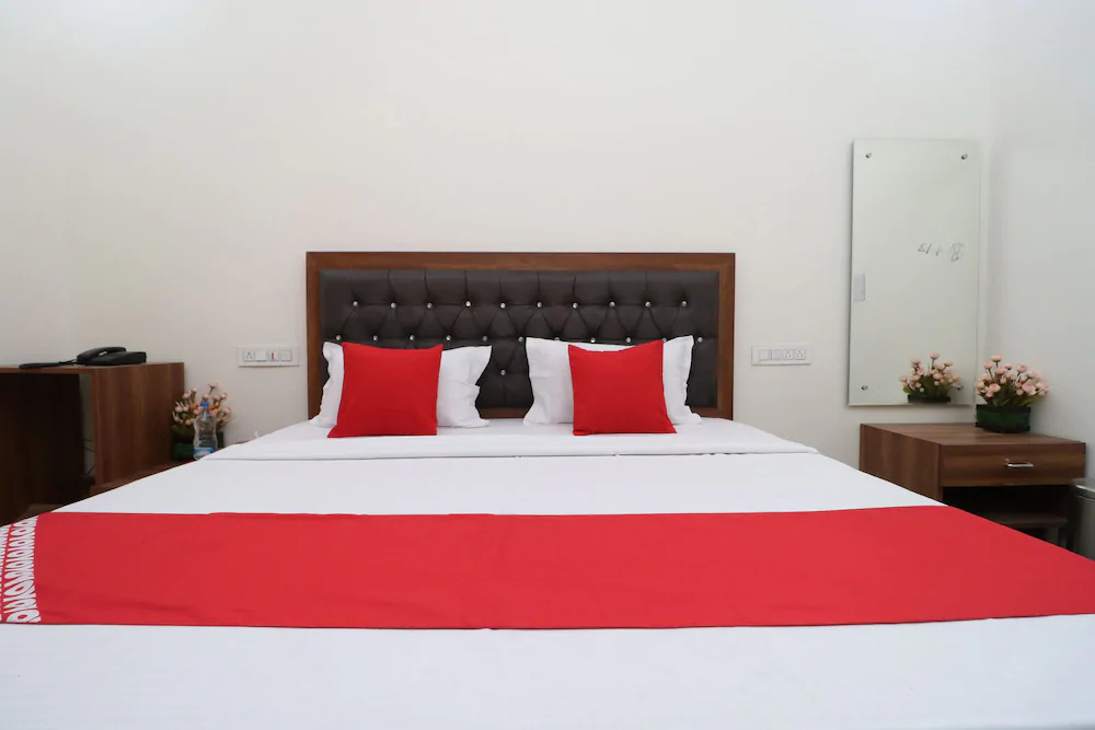 Hotel J&B By OYO Rooms