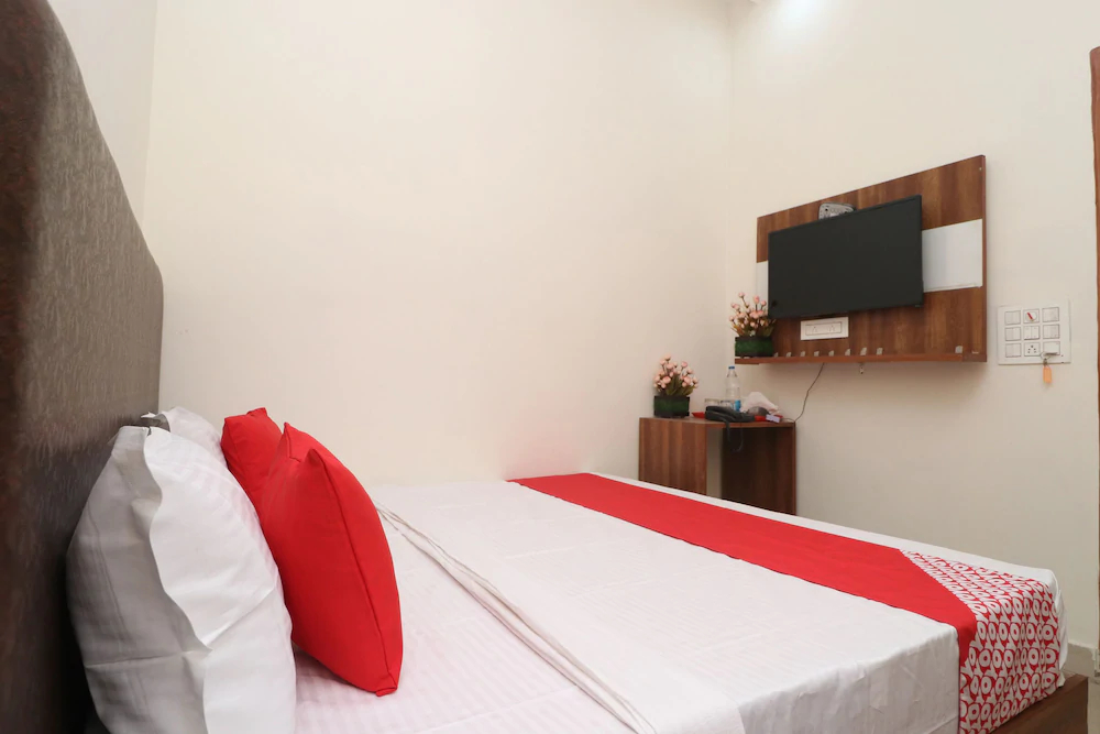 Hotel J&B By OYO Rooms