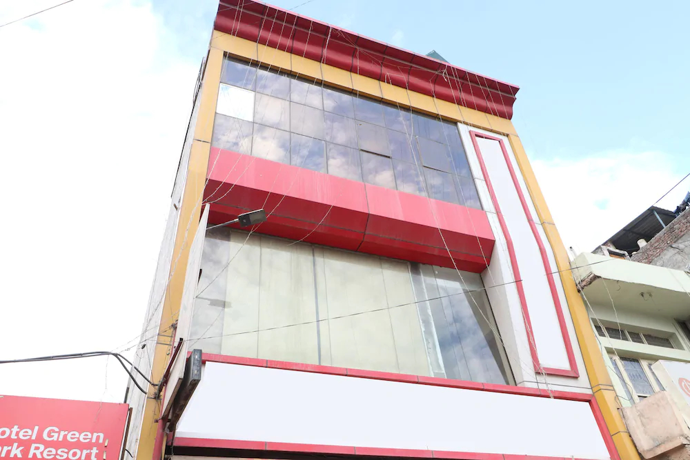 Hotel J&B By OYO Rooms