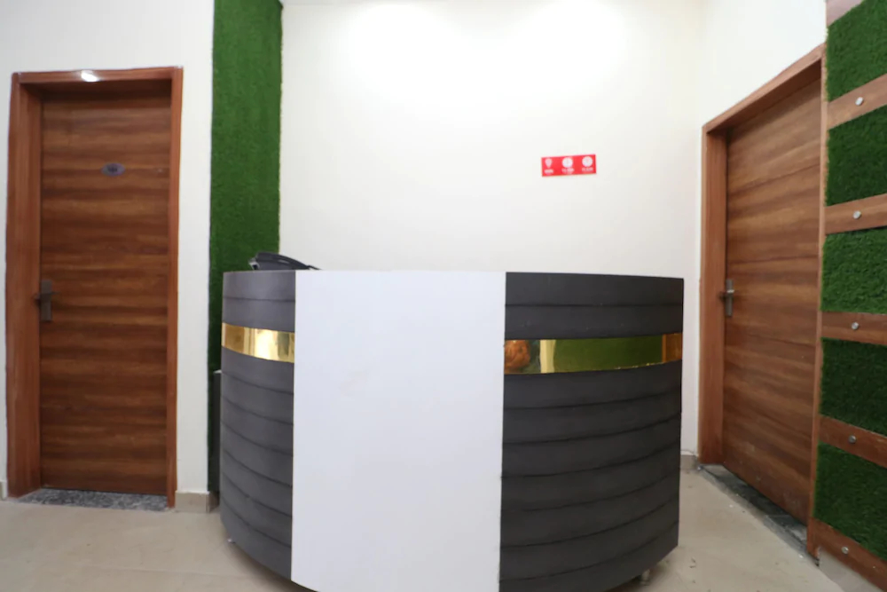 Hotel J&B By OYO Rooms