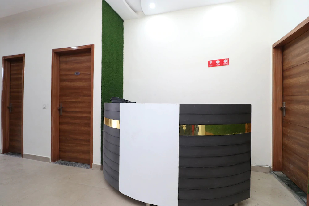 Hotel J&B By OYO Rooms