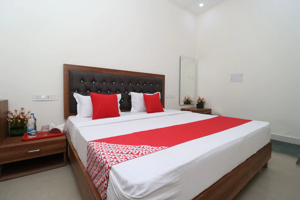 Hotel J&B By OYO Rooms