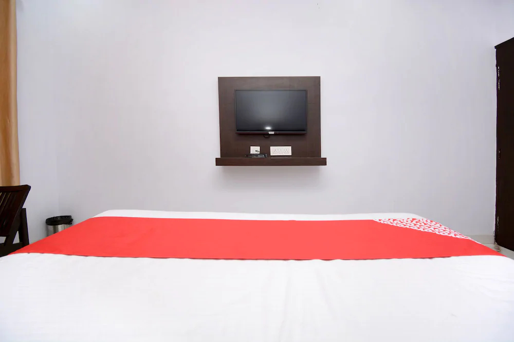 Hotel JJ Crown by OYO Rooms