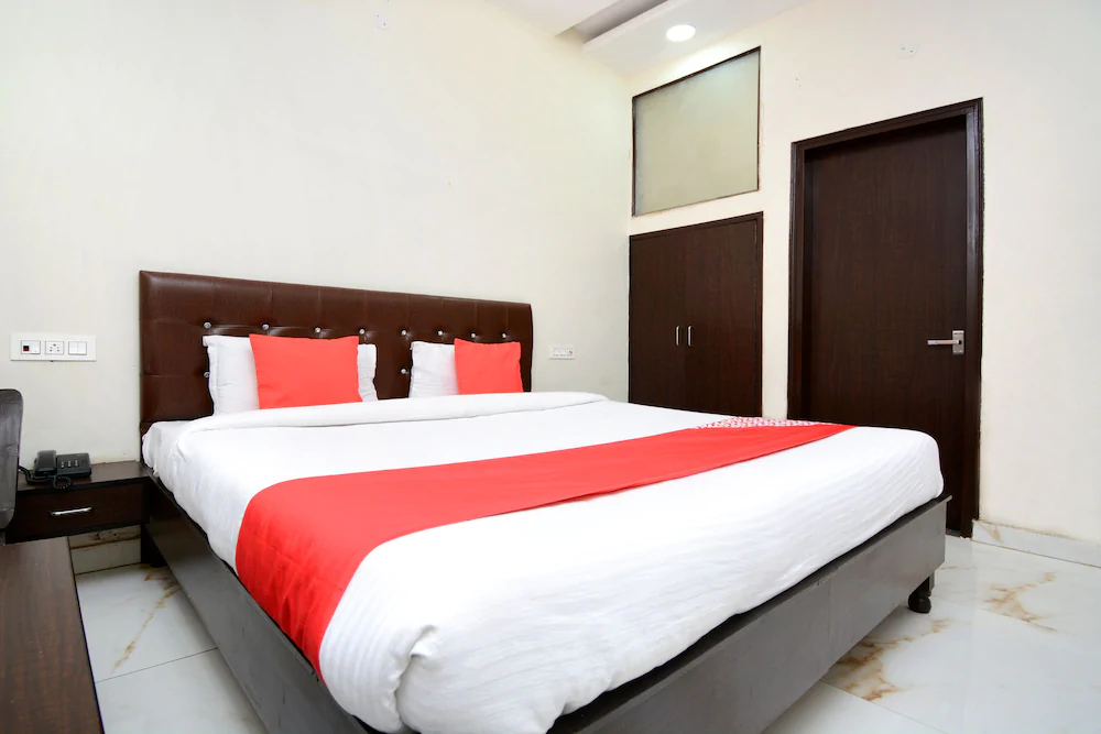 Hotel JJ Crown by OYO Rooms
