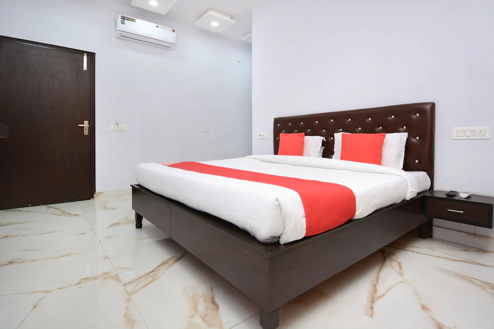 Hotel JJ Crown by OYO Rooms