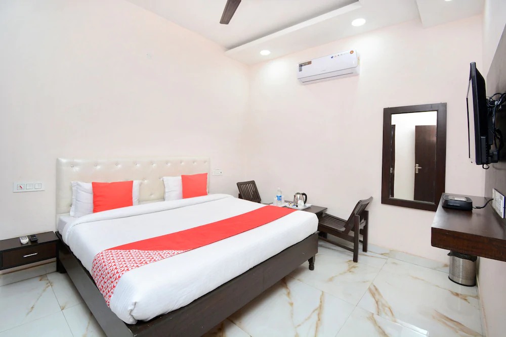 Hotel JJ Crown by OYO Rooms