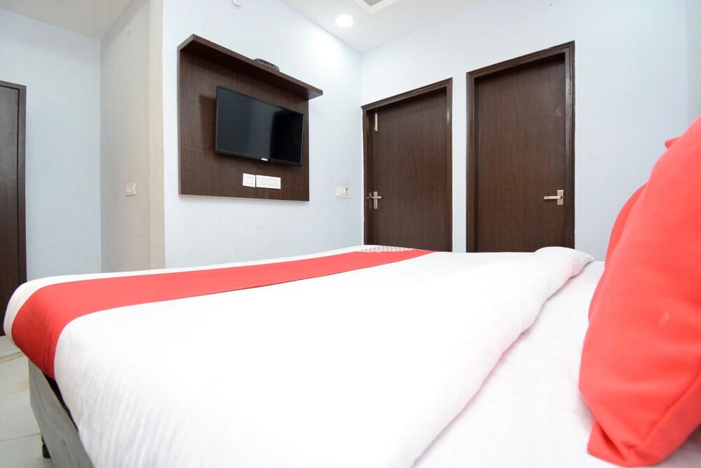 Hotel JJ Crown by OYO Rooms
