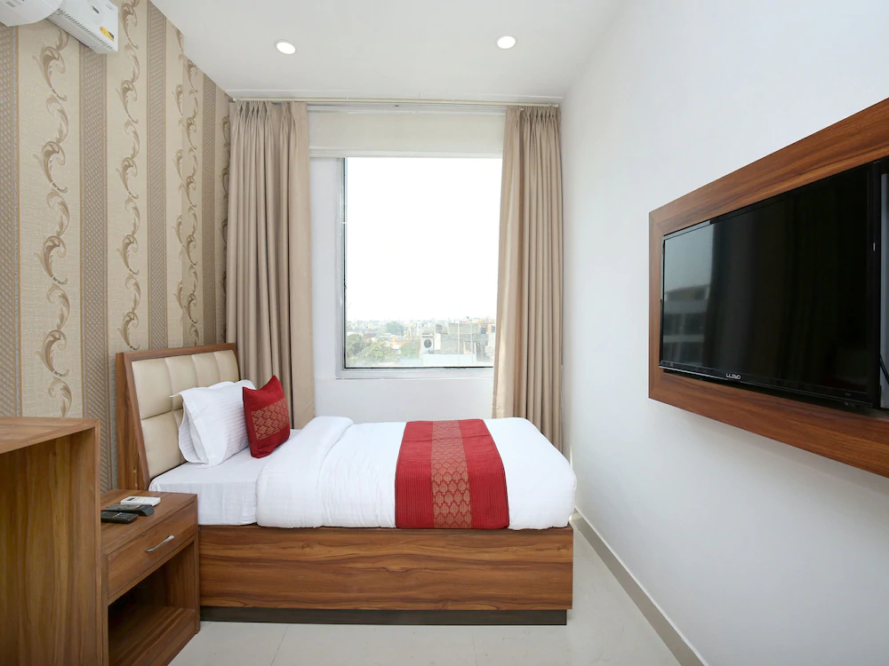 Hotel Pearl Wood By OYO Rooms