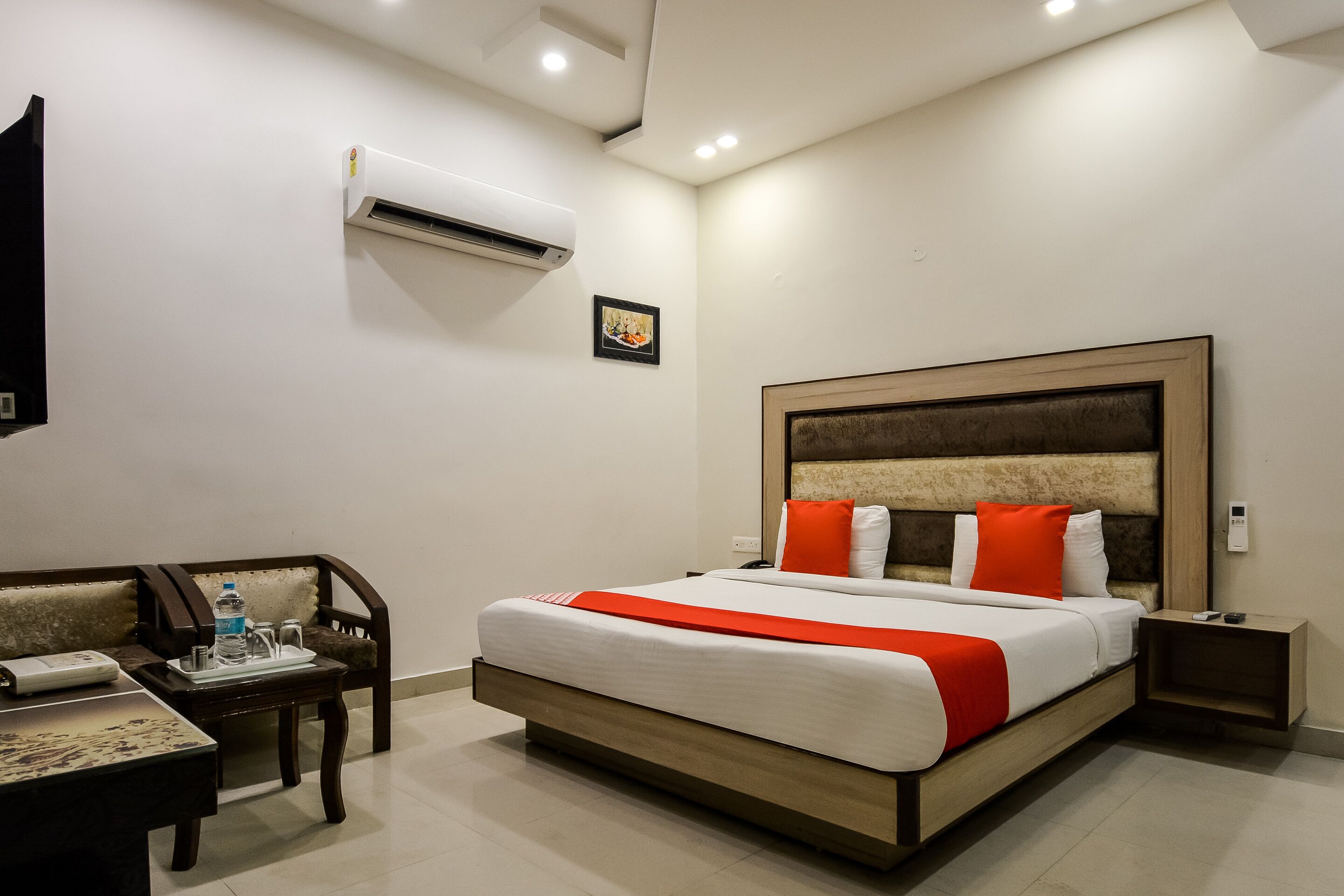 Hotel Purple Residency by OYO Rooms