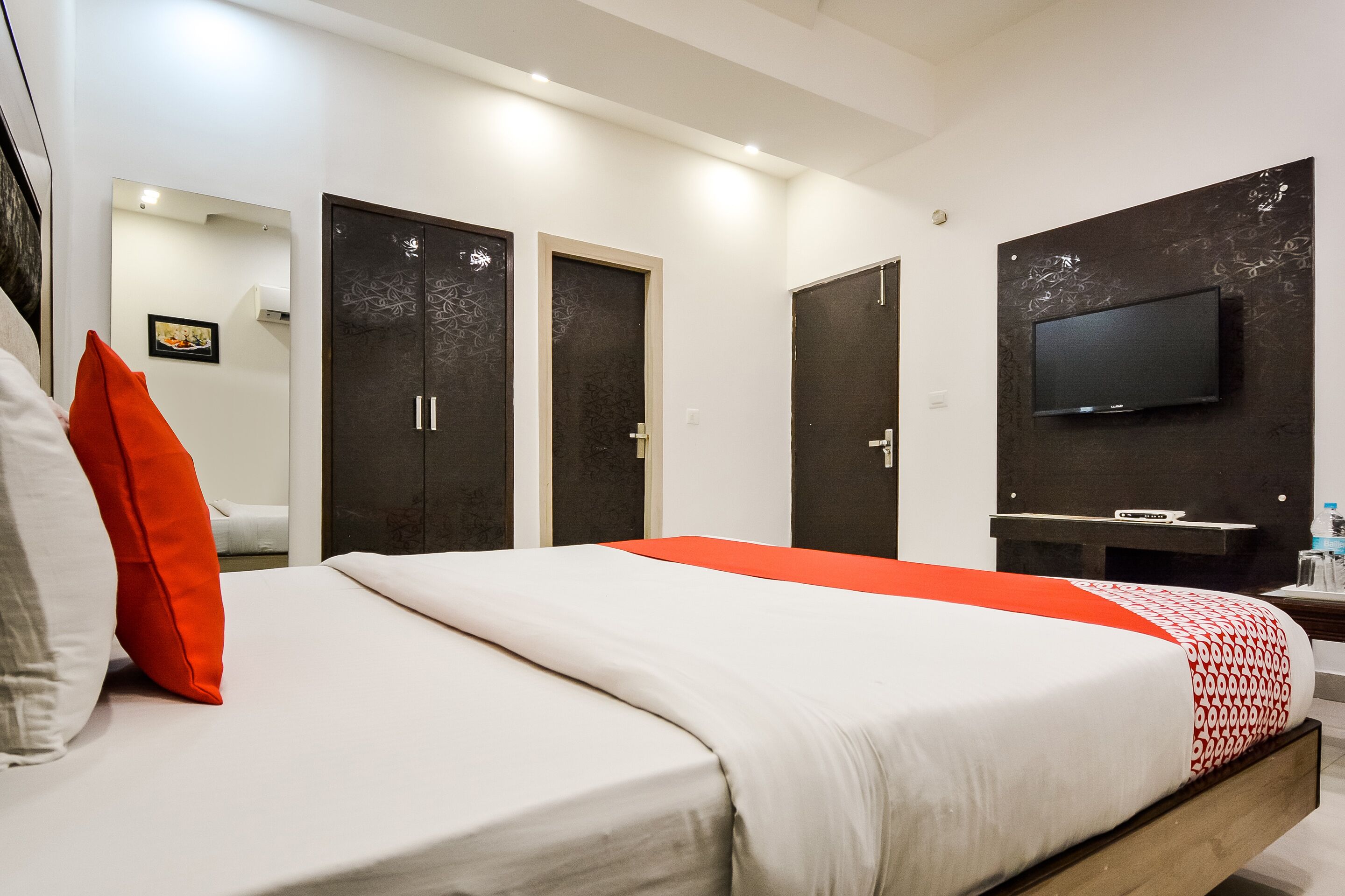 Hotel Purple Residency by OYO Rooms