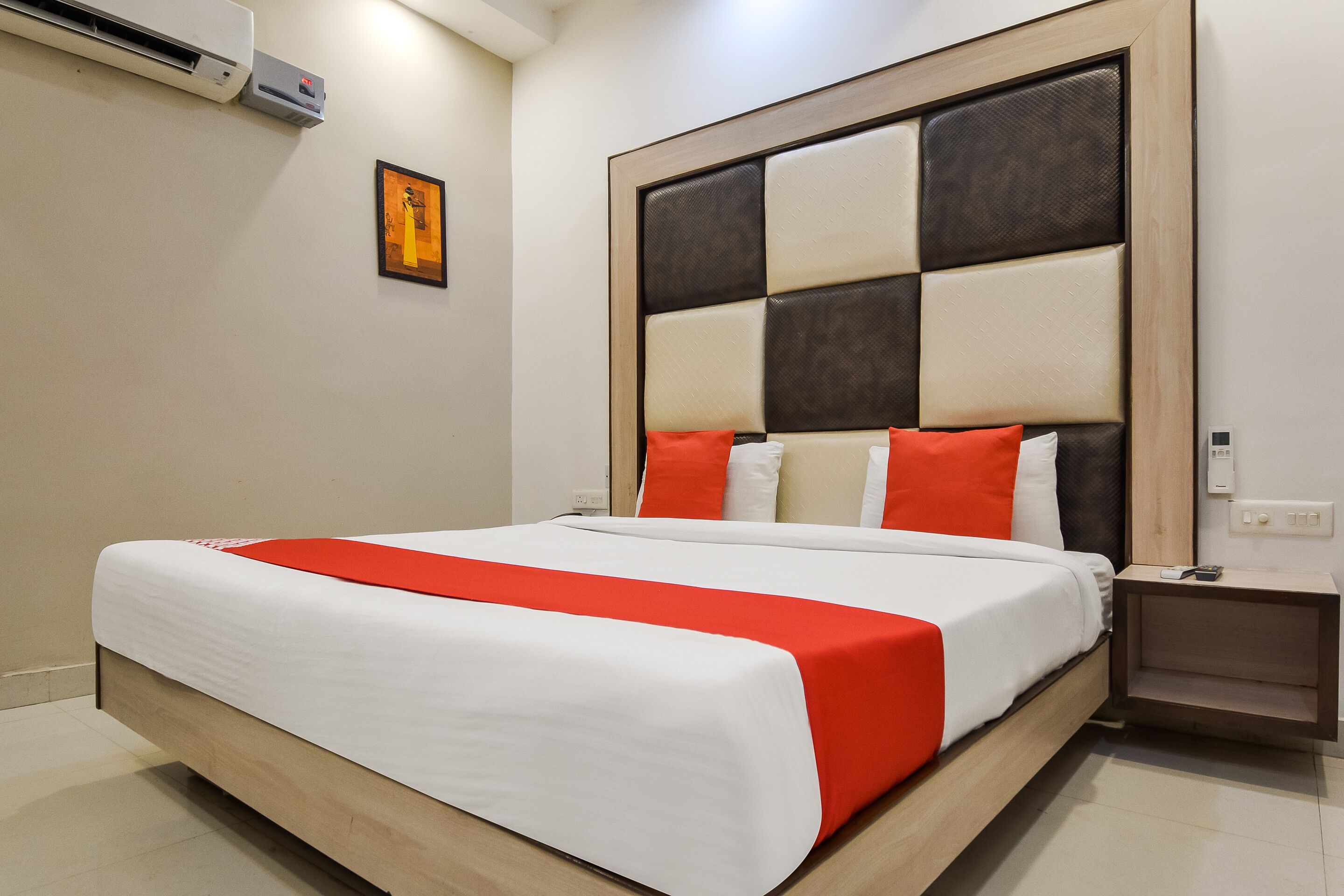 Hotel Purple Residency by OYO Rooms