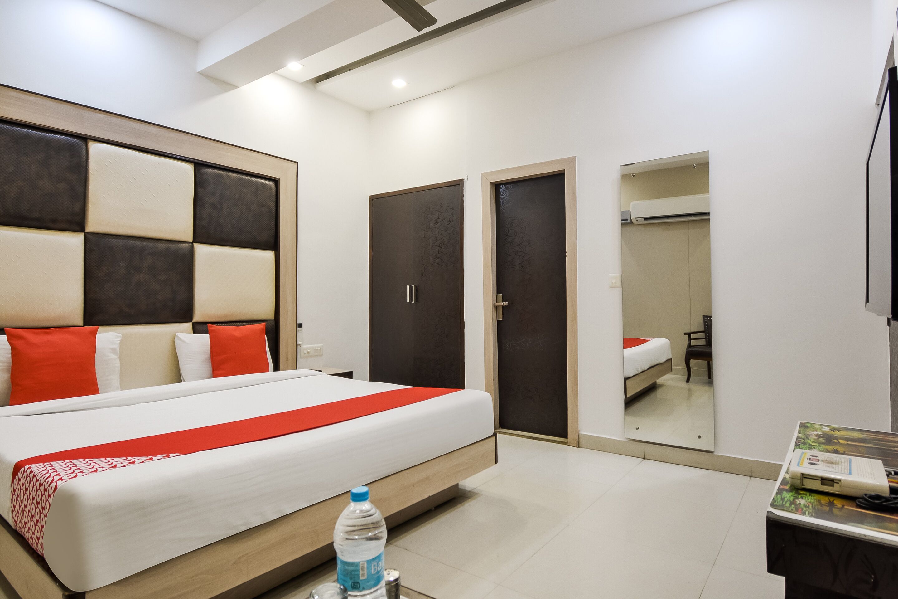 Hotel Purple Residency by OYO Rooms