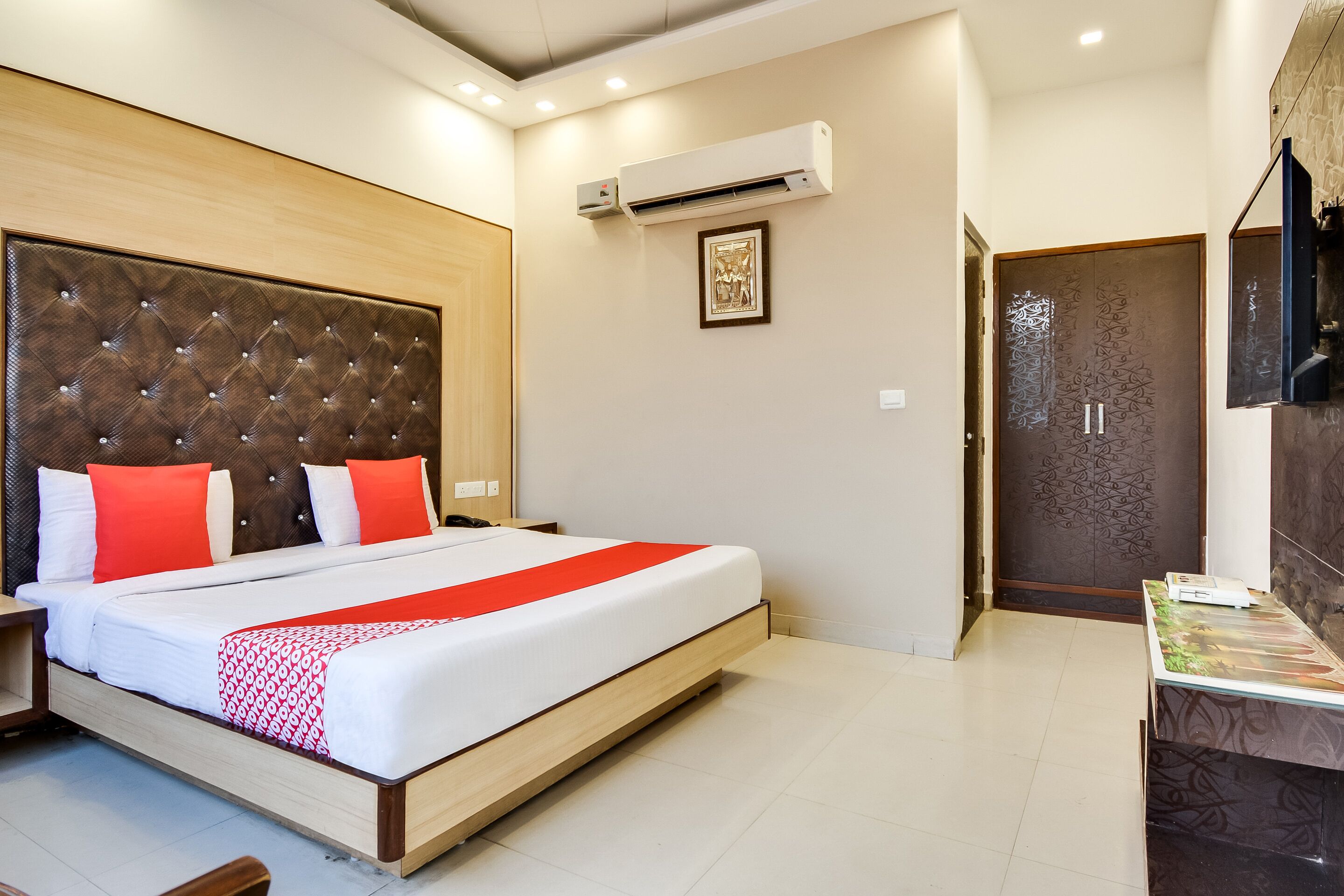 Hotel Purple Residency by OYO Rooms
