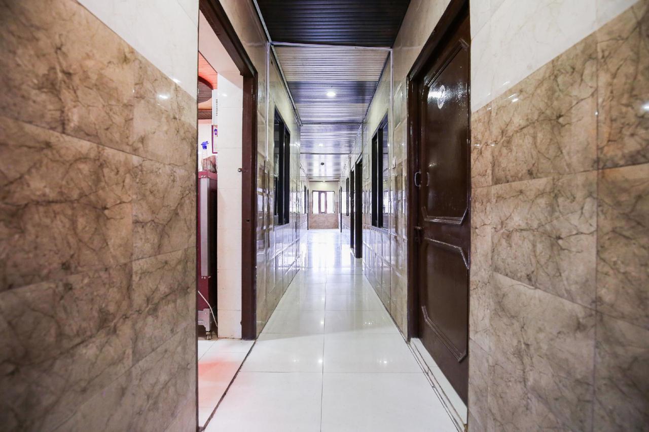 Lucky Hotel by OYO Rooms