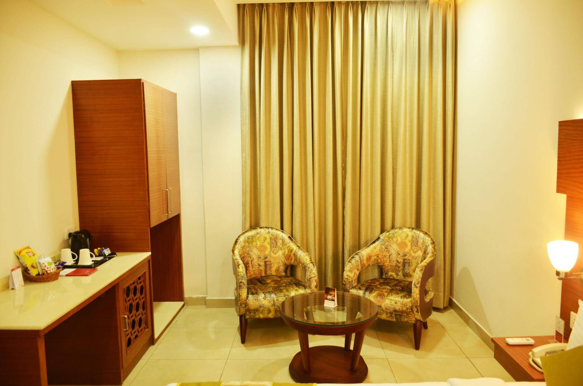 Mint Hotel Premia