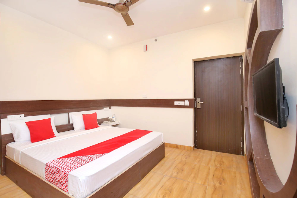 OYO 19716 Hotel Shanay