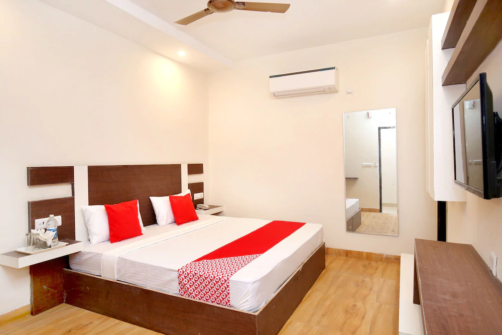 OYO 19716 Hotel Shanay