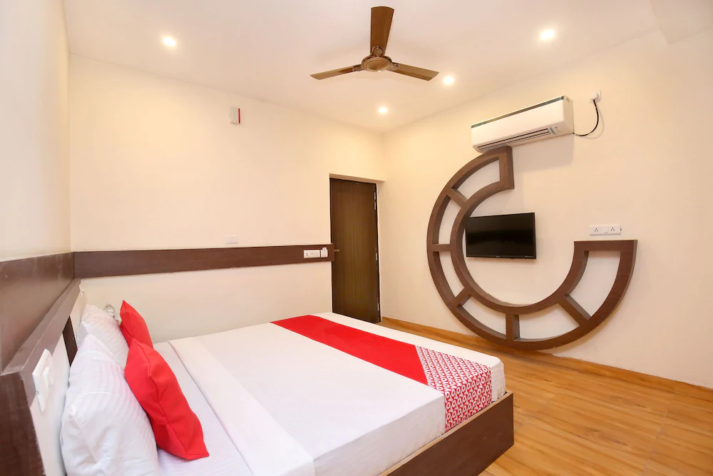 OYO 19716 Hotel Shanay