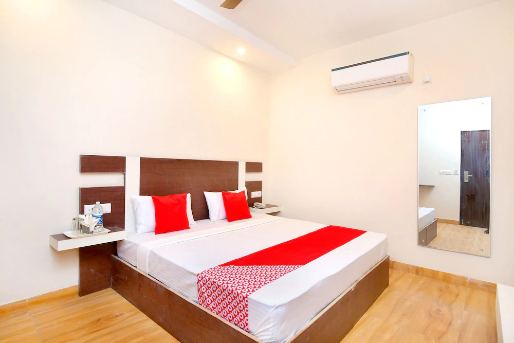 OYO 19716 Hotel Shanay