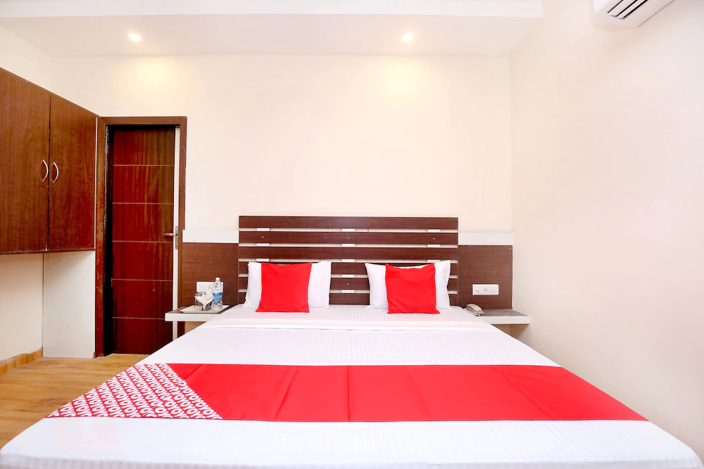 OYO 19716 Hotel Shanay