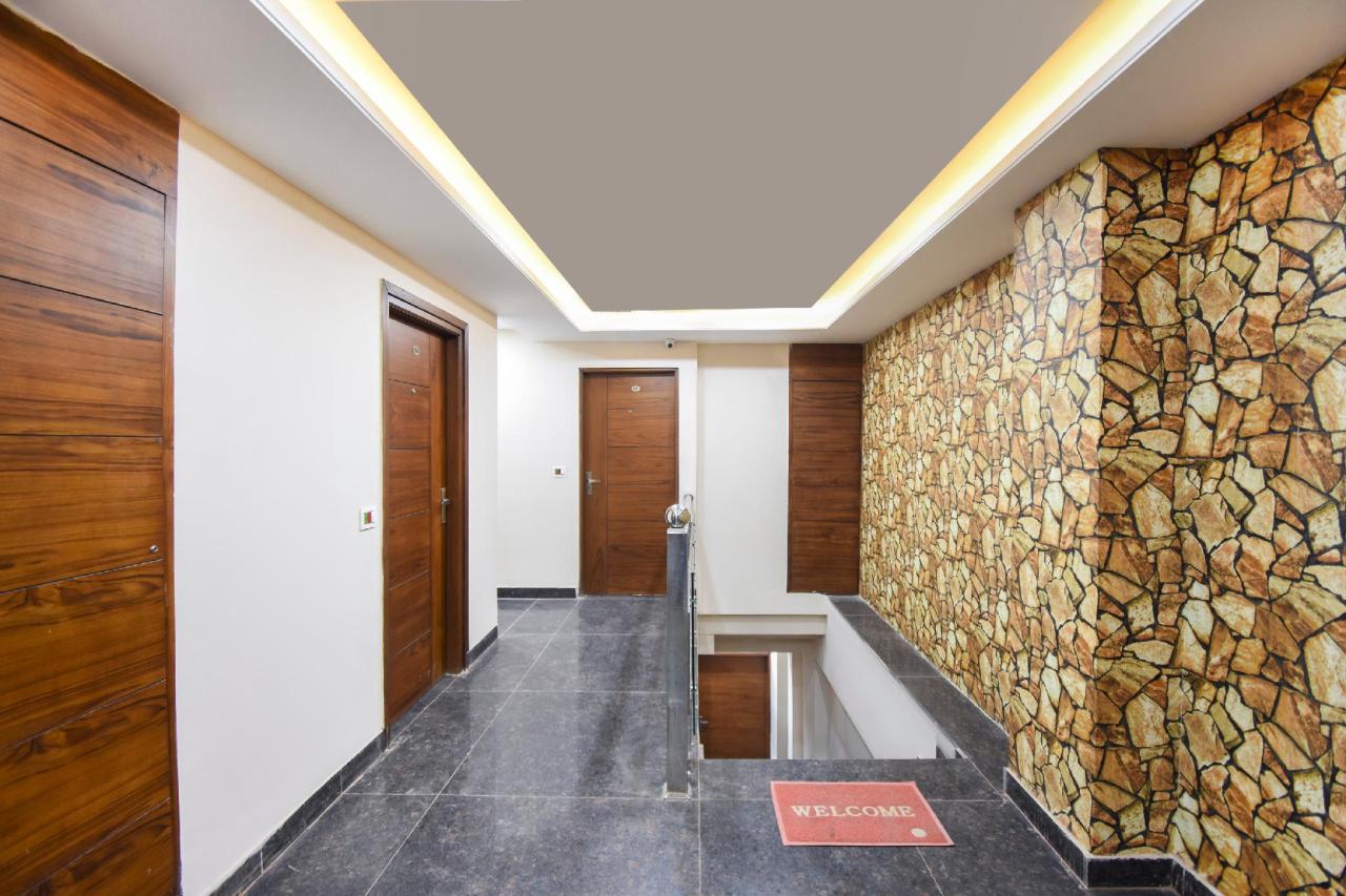 Red Paradise by OYO Rooms