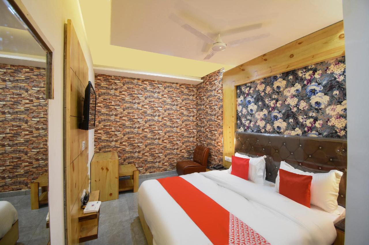 Red Paradise by OYO Rooms