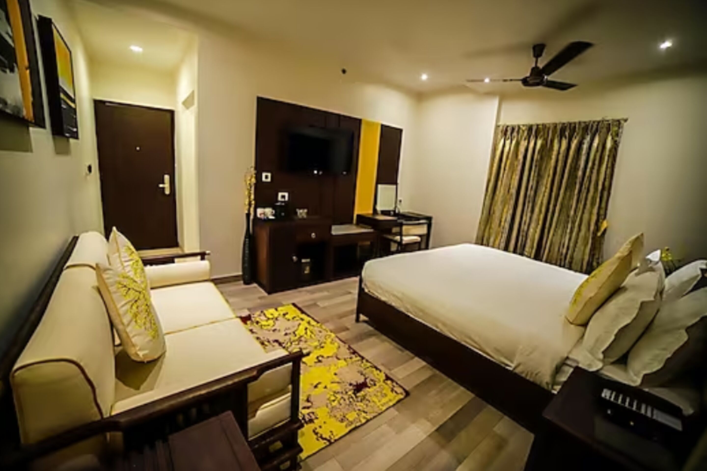 Aura - A Boutique Hotel